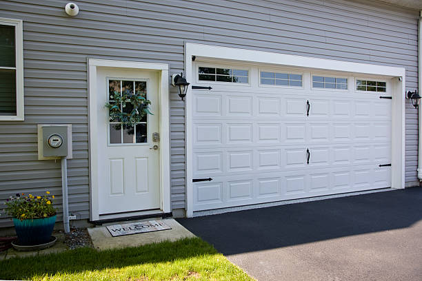24/7 Emergency Garage Door Panel Replacement experts in Wixom, MI